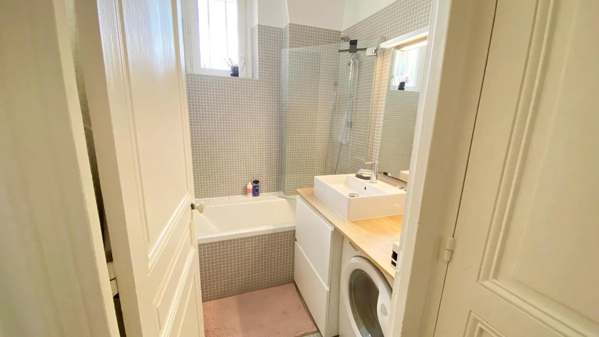 Splendid Apartment Near La Villette Paris