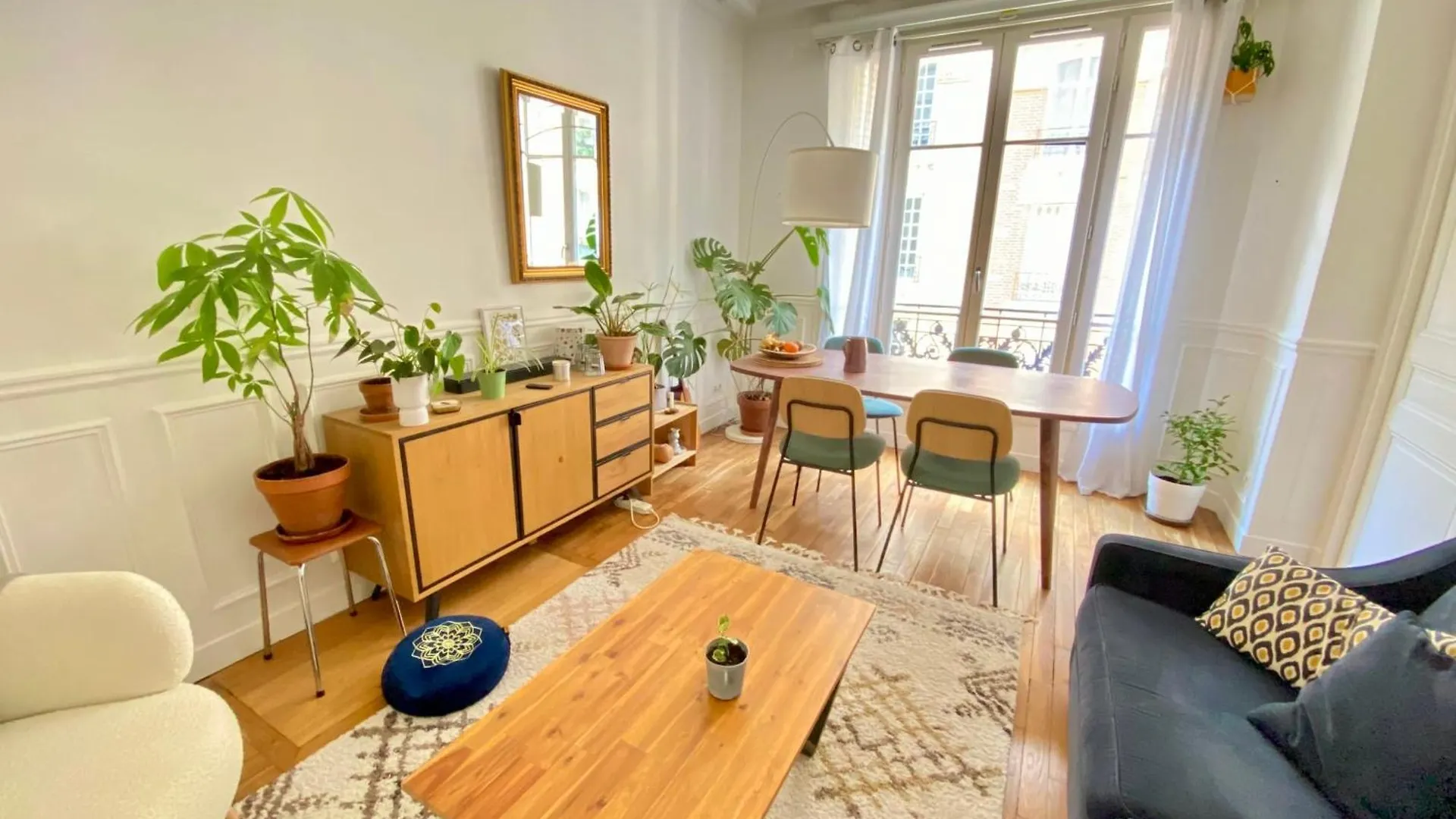 Splendid Apartment Near La Villette Paris
